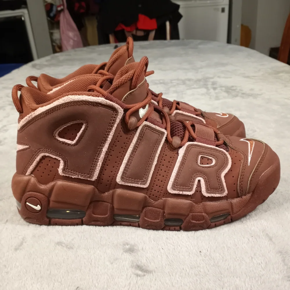 NIKE Men's MORE UPTEMPO 96 "DARK PONY-PINK SZ 8 - Picture 4 of 12